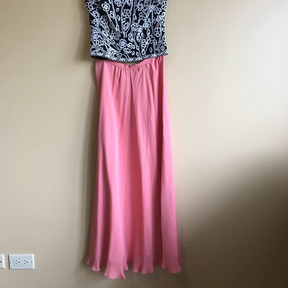 Dresses & Skirts - Adrianna papell peachy coral skirt